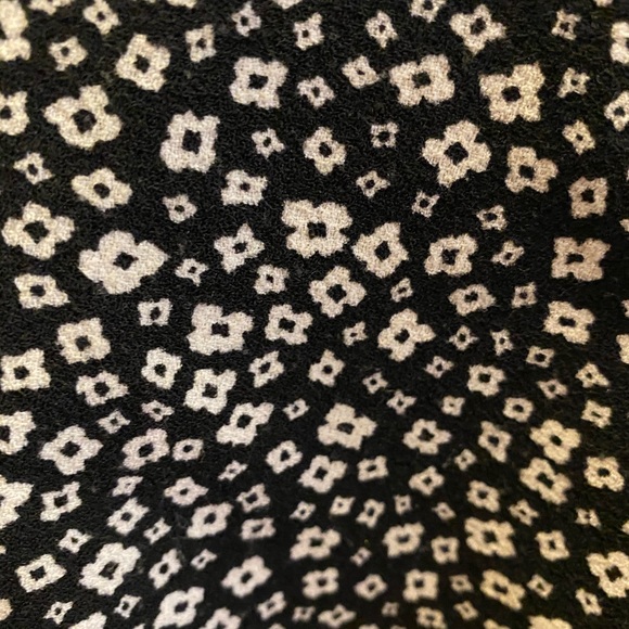 Urban outfitters black and white floral mini skirt - Picture 4 of 4